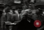 Standbild Mildred Gillars aka Axis Sally ankommen für Testversion Washington DC USA, 1948, aus Sekunde 8 historischem Filmmaterial Videoclip 65675032739