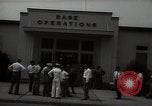 Standbild Mildred Gillars aka Axis Sally ankommen für Testversion Washington DC USA, 1948, aus Sekunde 17 historischem Filmmaterial Videoclip 65675032739
