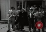 Standbild Mildred Gillars aka Axis Sally ankommen für Testversion Washington DC USA, 1948, aus Sekunde 22 historischem Filmmaterial Videoclip 65675032739