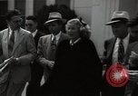 Standbild Mildred Gillars aka Axis Sally ankommen für Testversion Washington DC USA, 1948, aus Sekunde 24 historischem Filmmaterial Videoclip 65675032739