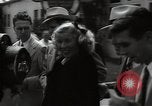 Standbild Mildred Gillars aka Axis Sally ankommen für Testversion Washington DC USA, 1948, aus Sekunde 25 historischem Filmmaterial Videoclip 65675032739