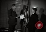 Standbild Mildred Gillars aka Axis Sally ankommen für Testversion Washington DC USA, 1948, aus Sekunde 47 historischem Filmmaterial Videoclip 65675032739