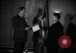 Standbild Mildred Gillars aka Axis Sally ankommen für Testversion Washington DC USA, 1948, aus Sekunde 48 historischem Filmmaterial Videoclip 65675032739