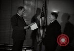Standbild Mildred Gillars aka Axis Sally ankommen für Testversion Washington DC USA, 1948, aus Sekunde 49 historischem Filmmaterial Videoclip 65675032739