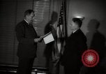 Standbild Mildred Gillars aka Axis Sally ankommen für Testversion Washington DC USA, 1948, aus Sekunde 51 historischem Filmmaterial Videoclip 65675032739