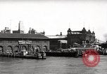Standbild Wolkenkratzer Ellis Island New York USA, 1948, aus Sekunde 62 historischem Filmmaterial Videoclip 65675032740