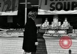 Immagine di Lavoratore auto Detroit Michigan USA, 1950, secondo 52 filmato di repertorio 65675032773