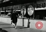 Immagine di Lavoratore auto Detroit Michigan USA, 1950, secondo 56 filmato di repertorio 65675032773