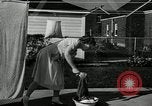 Standbild Familie auto worker Detroit Michigan USA, 1950, aus Sekunde 60 historischem Filmmaterial Videoclip 65675032774
