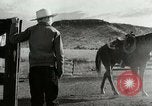 Standbild Arbeitsaktivitäten auf einer Farm und Ranch in Texas United States USA, 1943, aus Sekunde 17 historischem Filmmaterial Videoclip 65675032776