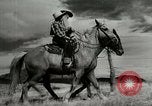 Standbild Arbeitsaktivitäten auf einer Farm und Ranch in Texas United States USA, 1943, aus Sekunde 28 historischem Filmmaterial Videoclip 65675032776
