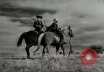 Standbild Arbeitsaktivitäten auf einer Farm und Ranch in Texas United States USA, 1943, aus Sekunde 32 historischem Filmmaterial Videoclip 65675032776