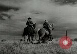 Standbild Arbeitsaktivitäten auf einer Farm und Ranch in Texas United States USA, 1943, aus Sekunde 34 historischem Filmmaterial Videoclip 65675032776