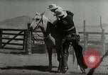 Standbild Roundup der wilden Pferde United States USA, 1943, aus Sekunde 39 historischem Filmmaterial Videoclip 65675032777