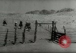 Standbild Roundup der wilden Pferde United States USA, 1943, aus Sekunde 54 historischem Filmmaterial Videoclip 65675032777