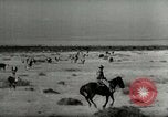 Standbild Roundup der wilden Pferde United States USA, 1943, aus Sekunde 57 historischem Filmmaterial Videoclip 65675032777