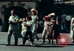 Immagine di Abbigliamento per il tempo libero United States USA, 1958, secondo 3 filmato di repertorio 65675032780