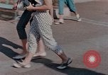 Immagine di Abbigliamento per il tempo libero United States USA, 1958, secondo 6 filmato di repertorio 65675032780