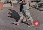 Immagine di Abbigliamento per il tempo libero United States USA, 1958, secondo 7 filmato di repertorio 65675032780