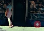Immagine di Abbigliamento per il tempo libero United States USA, 1958, secondo 7 filmato di repertorio 65675032781
