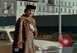 Immagine di Abbigliamento per il tempo libero United States USA, 1958, secondo 11 filmato di repertorio 65675032781