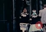 Immagine di Abbigliamento per il tempo libero United States USA, 1958, secondo 26 filmato di repertorio 65675032781