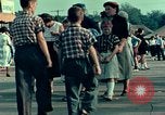 Immagine di Abbigliamento per il tempo libero United States USA, 1958, secondo 29 filmato di repertorio 65675032781