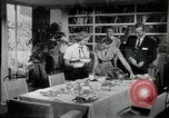 Standbild American Family Thanksgiving Abendessen vorbereiten United States USA, 1954, aus Sekunde 44 historischem Filmmaterial Videoclip 65675032785