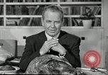 Standbild American Family Thanksgiving Abendessen vorbereiten United States USA, 1954, aus Sekunde 54 historischem Filmmaterial Videoclip 65675032785