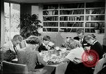 Standbild American Family Thanksgiving Abendessen vorbereiten United States USA, 1954, aus Sekunde 60 historischem Filmmaterial Videoclip 65675032785