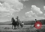 Standbild American colonial militia United States USA, 1954, aus Sekunde 8 historischem Filmmaterial Videoclip 65675032786