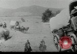 Standbild Wagon Trains der Pioniere nach Westen bewegen United States USA, 1954, aus Sekunde 11 historischem Filmmaterial Videoclip 65675032789