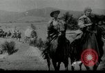 Standbild Wagon Trains der Pioniere nach Westen bewegen United States USA, 1954, aus Sekunde 14 historischem Filmmaterial Videoclip 65675032789