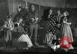 Standbild Wagon Trains der Pioniere nach Westen bewegen United States USA, 1954, aus Sekunde 15 historischem Filmmaterial Videoclip 65675032789