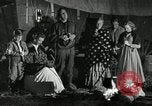 Standbild Wagon Trains der Pioniere nach Westen bewegen United States USA, 1954, aus Sekunde 16 historischem Filmmaterial Videoclip 65675032789