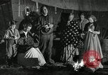 Standbild Wagon Trains der Pioniere nach Westen bewegen United States USA, 1954, aus Sekunde 18 historischem Filmmaterial Videoclip 65675032789