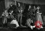 Standbild Wagon Trains der Pioniere nach Westen bewegen United States USA, 1954, aus Sekunde 19 historischem Filmmaterial Videoclip 65675032789