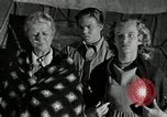 Standbild Wagon Trains der Pioniere nach Westen bewegen United States USA, 1954, aus Sekunde 29 historischem Filmmaterial Videoclip 65675032789