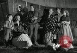Standbild Wagon Trains der Pioniere nach Westen bewegen United States USA, 1954, aus Sekunde 32 historischem Filmmaterial Videoclip 65675032789
