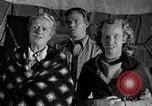 Standbild Wagon Trains der Pioniere nach Westen bewegen United States USA, 1954, aus Sekunde 43 historischem Filmmaterial Videoclip 65675032789