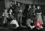 Standbild Wagon Trains der Pioniere nach Westen bewegen United States USA, 1954, aus Sekunde 51 historischem Filmmaterial Videoclip 65675032789