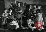 Standbild Wagon Trains der Pioniere nach Westen bewegen United States USA, 1954, aus Sekunde 53 historischem Filmmaterial Videoclip 65675032789