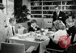 Standbild Amerikanische Familie feiert Thanksgiving Day United States USA, 1954, aus Sekunde 6 historischem Filmmaterial Videoclip 65675032791