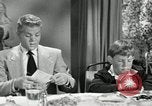 Standbild Amerikanische Familie feiert Thanksgiving Day United States USA, 1954, aus Sekunde 7 historischem Filmmaterial Videoclip 65675032791