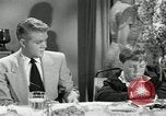Standbild Amerikanische Familie feiert Thanksgiving Day United States USA, 1954, aus Sekunde 8 historischem Filmmaterial Videoclip 65675032791