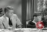 Standbild Amerikanische Familie feiert Thanksgiving Day United States USA, 1954, aus Sekunde 12 historischem Filmmaterial Videoclip 65675032791