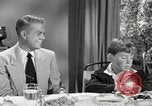 Standbild Amerikanische Familie feiert Thanksgiving Day United States USA, 1954, aus Sekunde 13 historischem Filmmaterial Videoclip 65675032791
