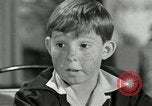 Standbild Amerikanische Familie feiert Thanksgiving Day United States USA, 1954, aus Sekunde 15 historischem Filmmaterial Videoclip 65675032791