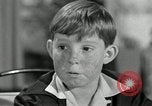 Standbild Amerikanische Familie feiert Thanksgiving Day United States USA, 1954, aus Sekunde 16 historischem Filmmaterial Videoclip 65675032791