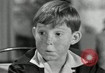 Standbild Amerikanische Familie feiert Thanksgiving Day United States USA, 1954, aus Sekunde 18 historischem Filmmaterial Videoclip 65675032791